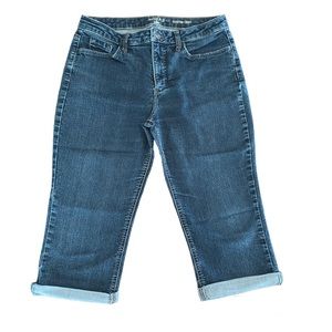 Lee Riders Mid Rise Capri blue denim women’s size 10M